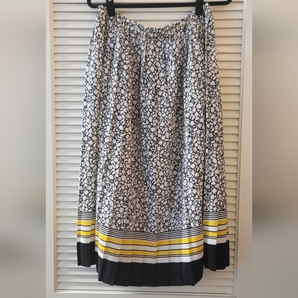 Leslie Fay Sportswear - (Plus-Size) Black/White/Yellow Long Lightweight Skirt